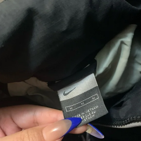 🌥Nike black puffer jacket - Picture 3 of 3